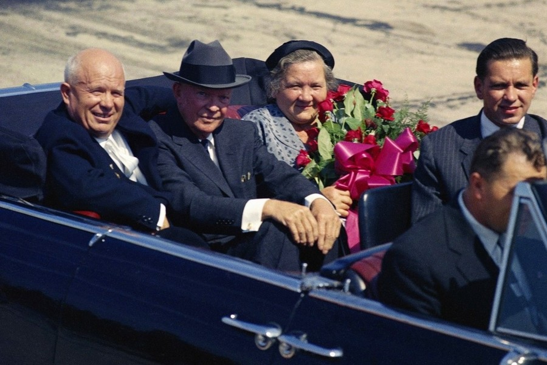 Приезд в сша. Хрущёв в США 1959. Хрущев визит в США 1959. Хрущев и Эйзенхауэр в США 1959. Визит Никиты Хрущева в США.